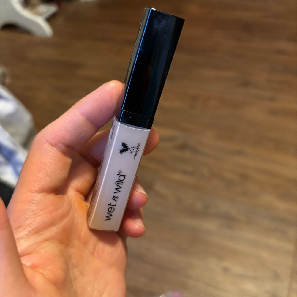 Concealer - Picture 2 of 3